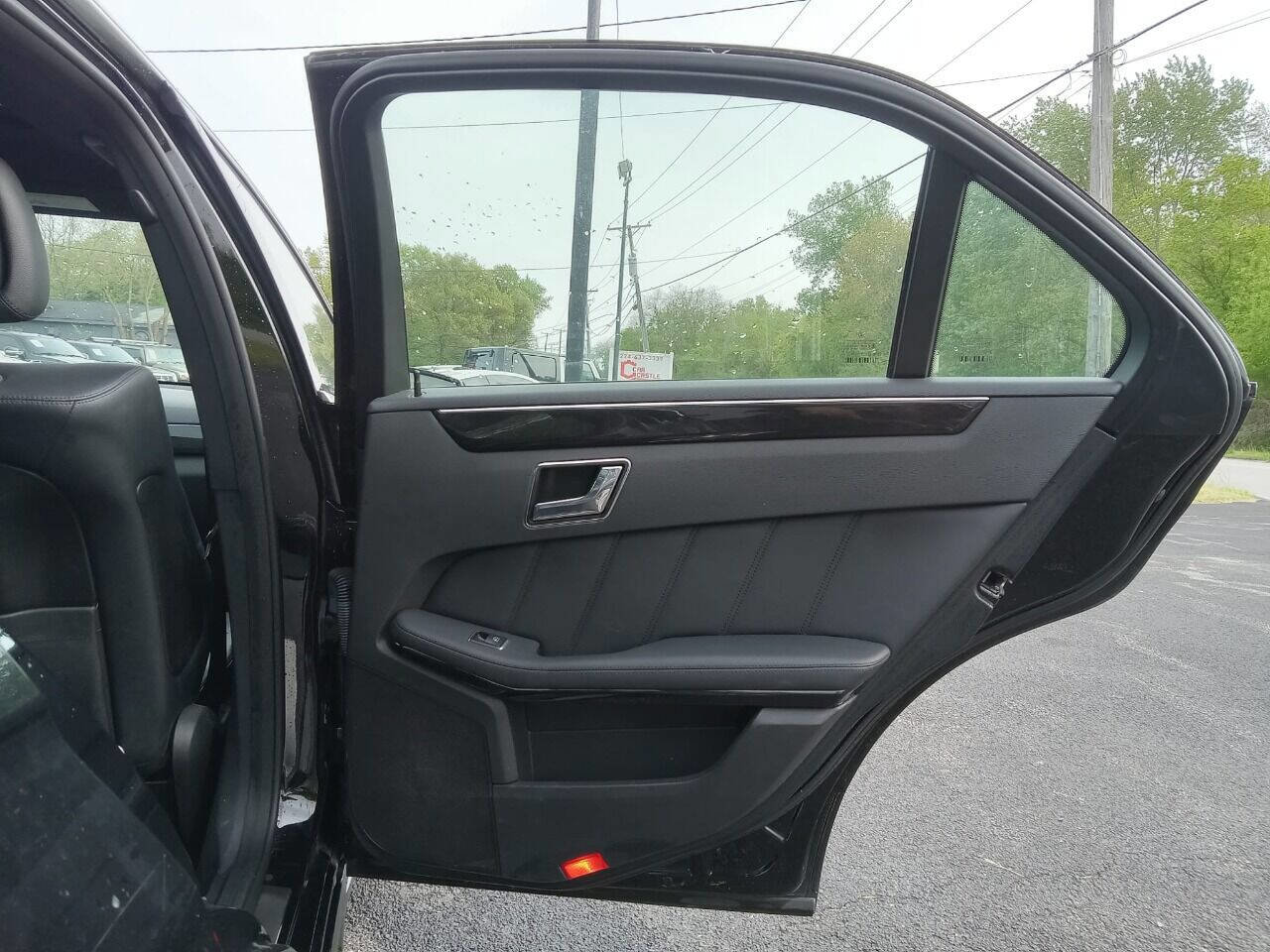Used 2010 Mercedes-Benz E 350 4MATIC Sedan image 9
