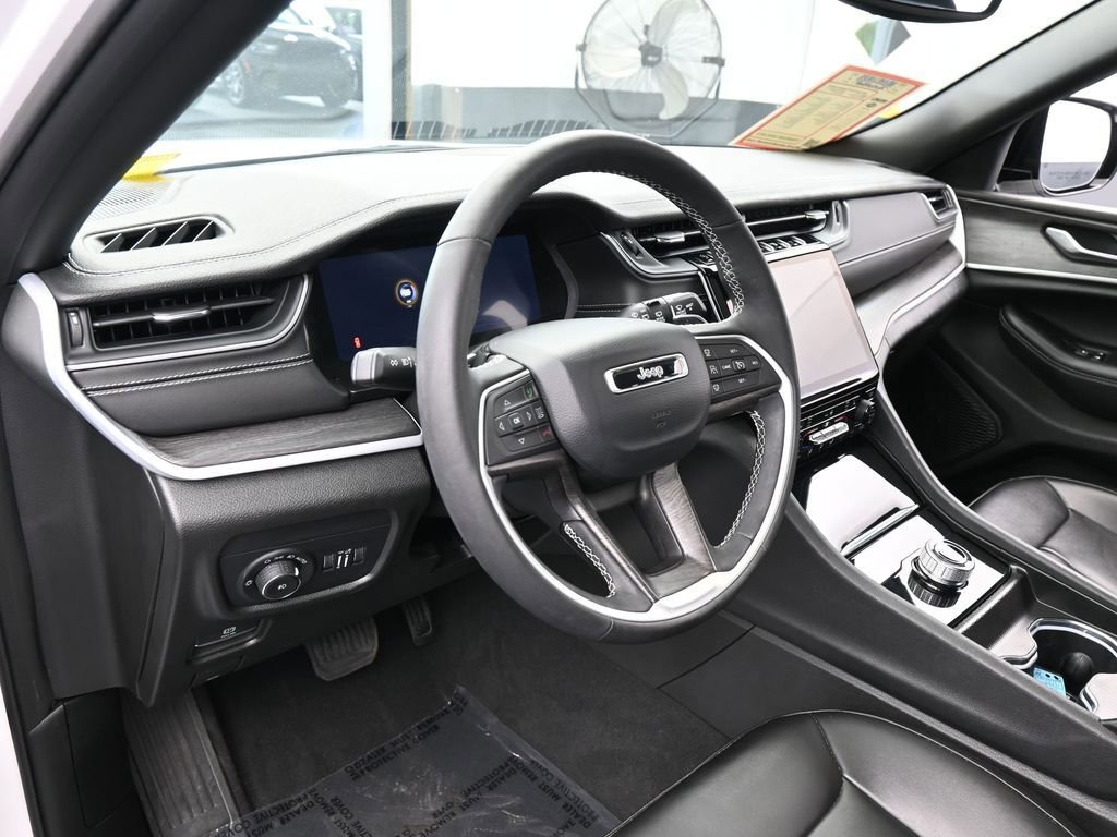 Used 2024 Jeep Grand Cherokee Limited RWD image 10