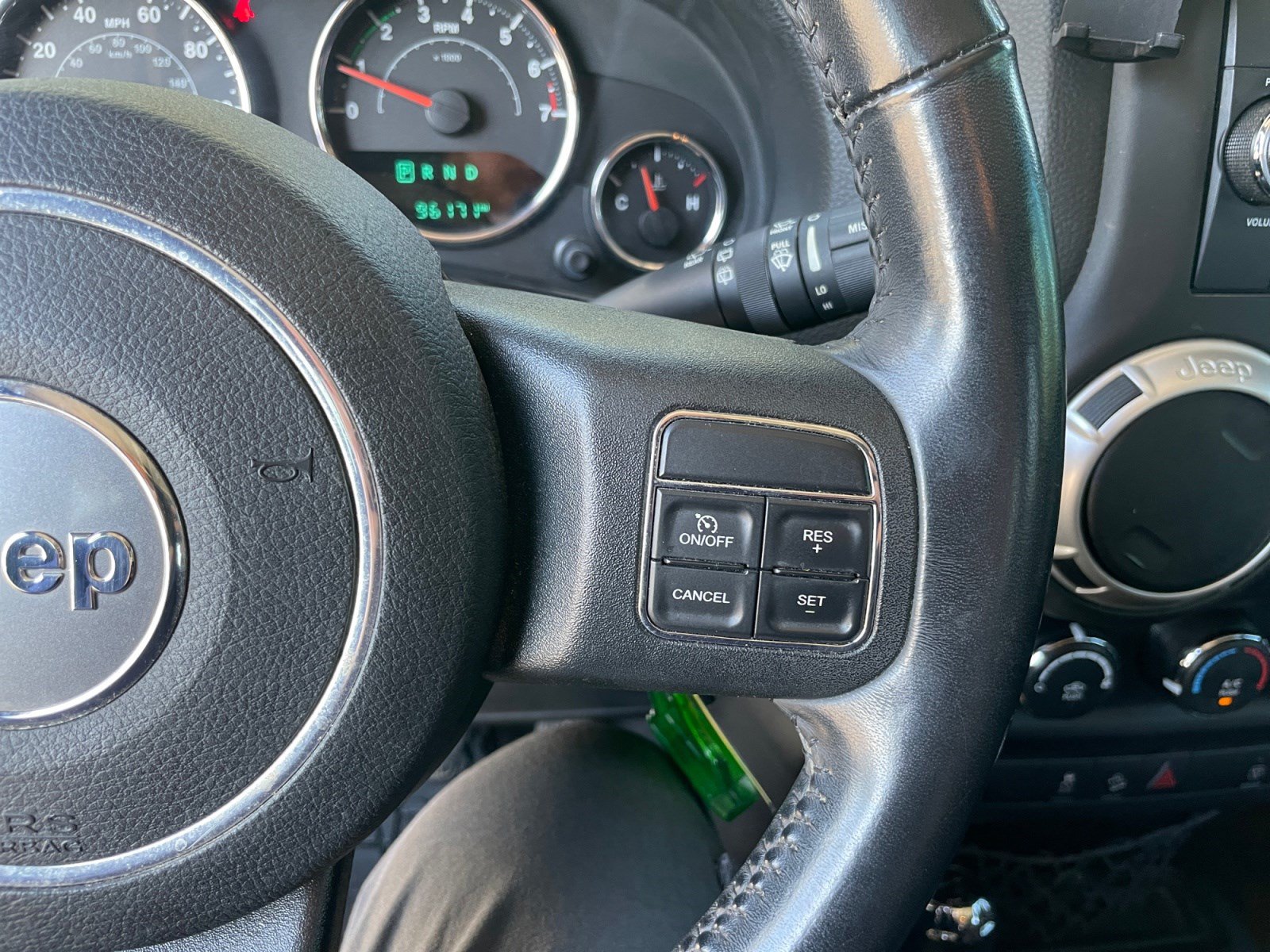 Used 2017 Jeep Wrangler Unlimited Sahara w/ Connectivity Group AWD/4WD image 18