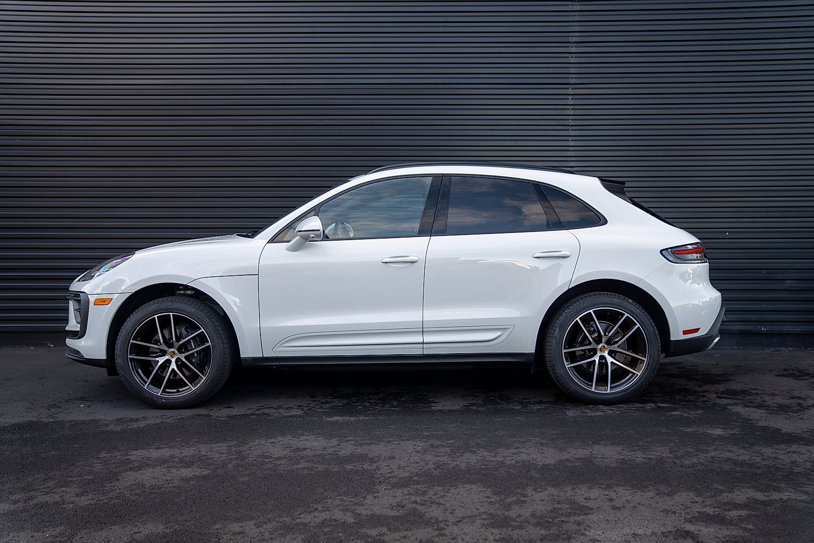 Certified 2025 Porsche Macan Turbo AWD/4WD image 2