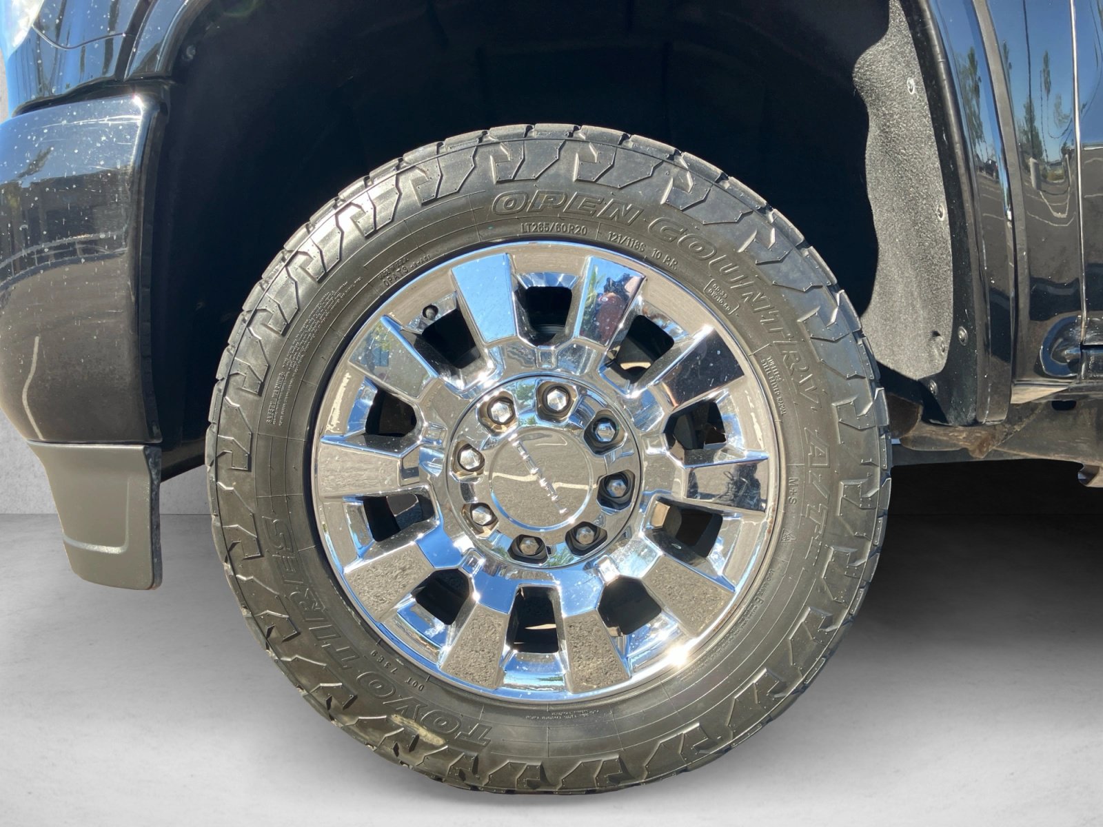 Used 2018 GMC Sierra 2500 Denali w/ Duramax Plus Package AWD/4WD image 9