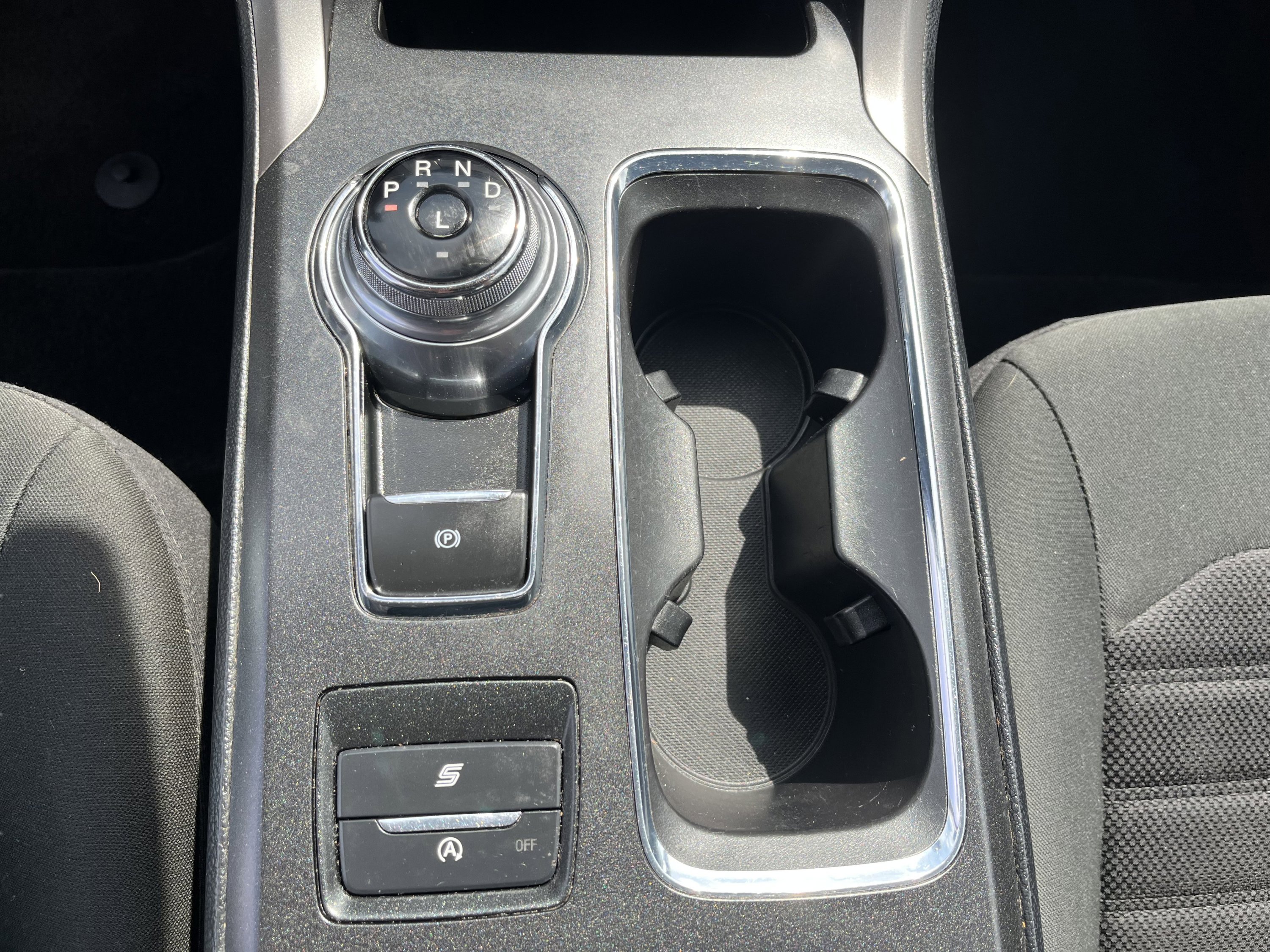 Used 2020 Ford Fusion SE image 18