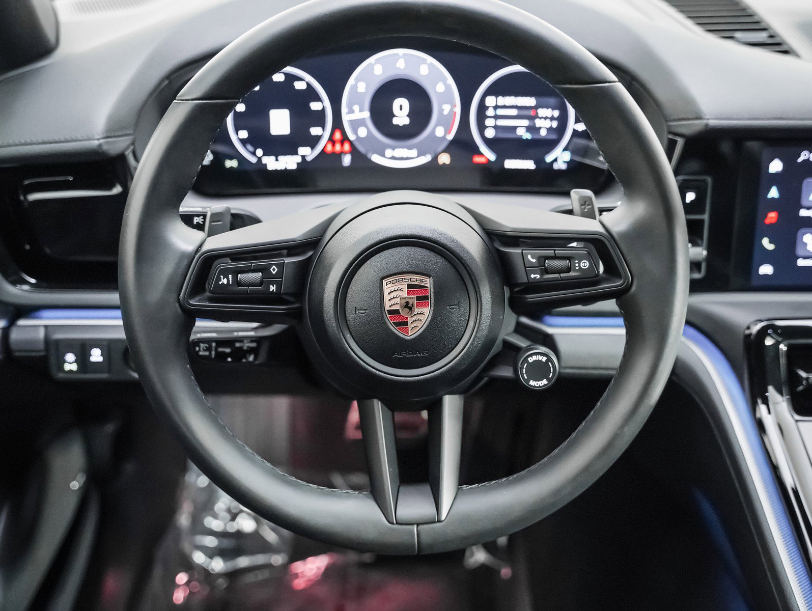 Certified 2025 Porsche Panamera image 17