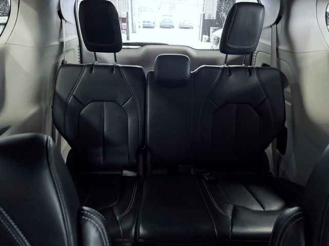Used 2023 Chrysler Pacifica Touring-L FWD image 22