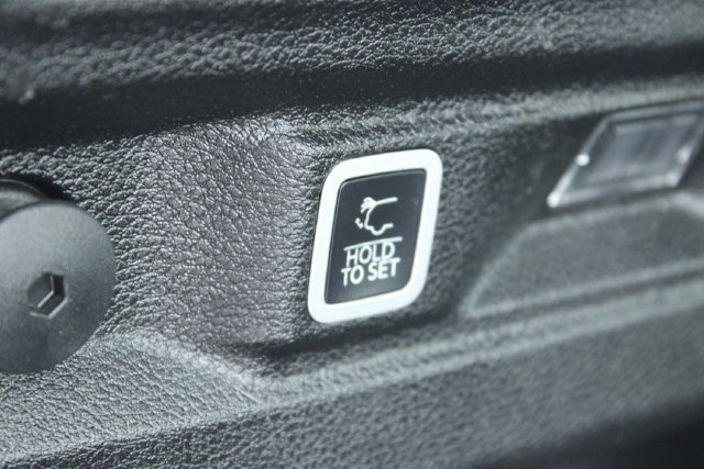 Used 2023 Jeep Grand Cherokee L Laredo RWD image 46