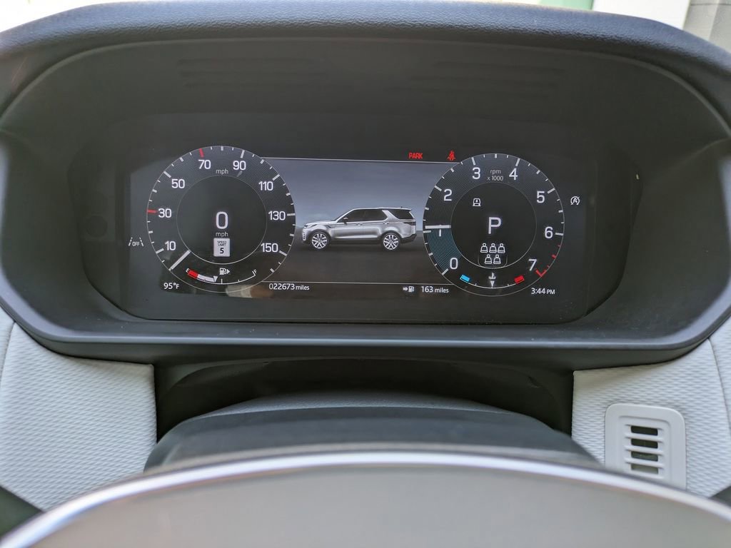 Used 2024 Land Rover Discovery Dynamic SE image 29