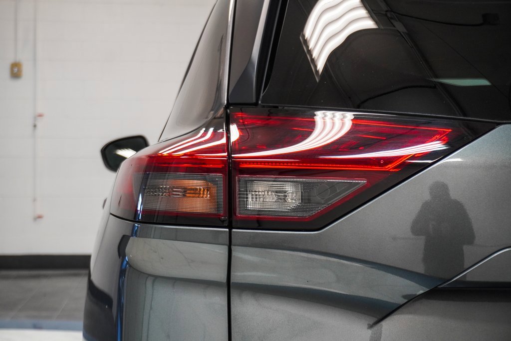 Used 2023 Nissan Rogue S image 36
