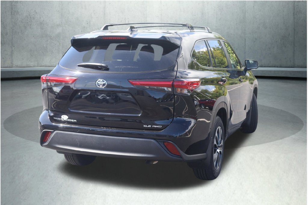 Used 2023 Toyota Highlander XLE AWD/4WD image 23