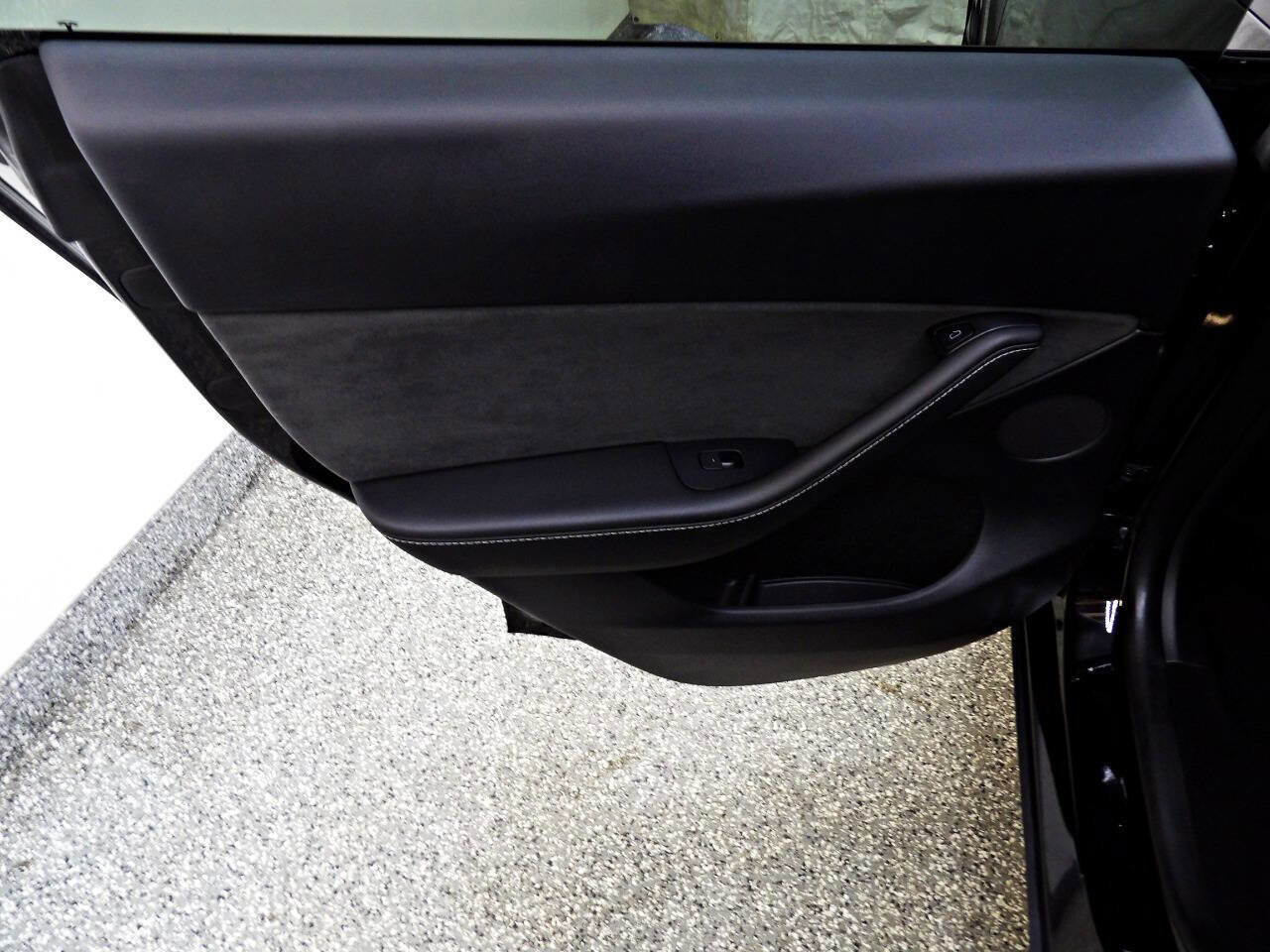 Used 2023 Tesla Model Y Performance AWD/4WD image 9