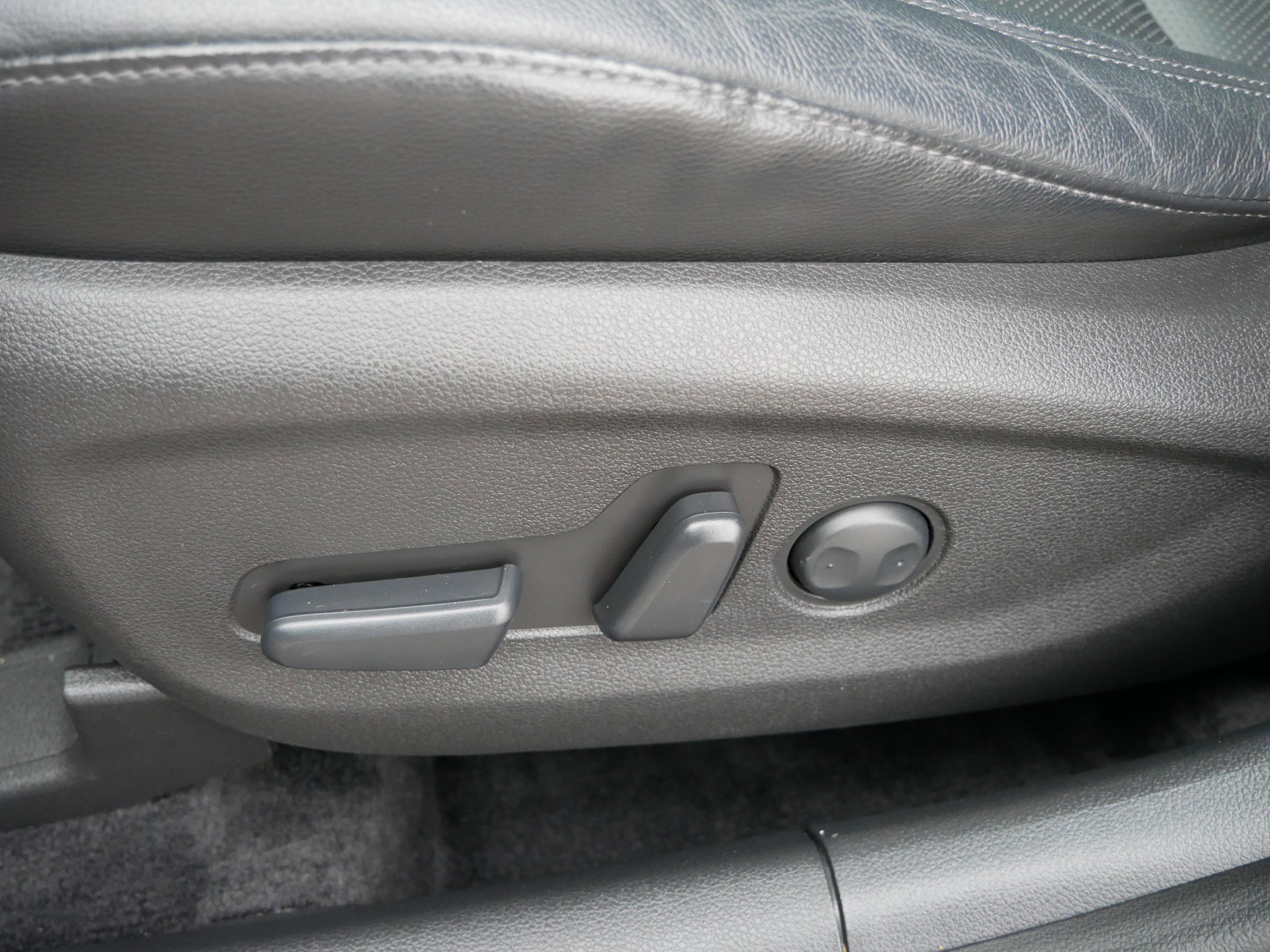 Used 2021 Hyundai Tucson Ultimate w/ Cargo Package image 17