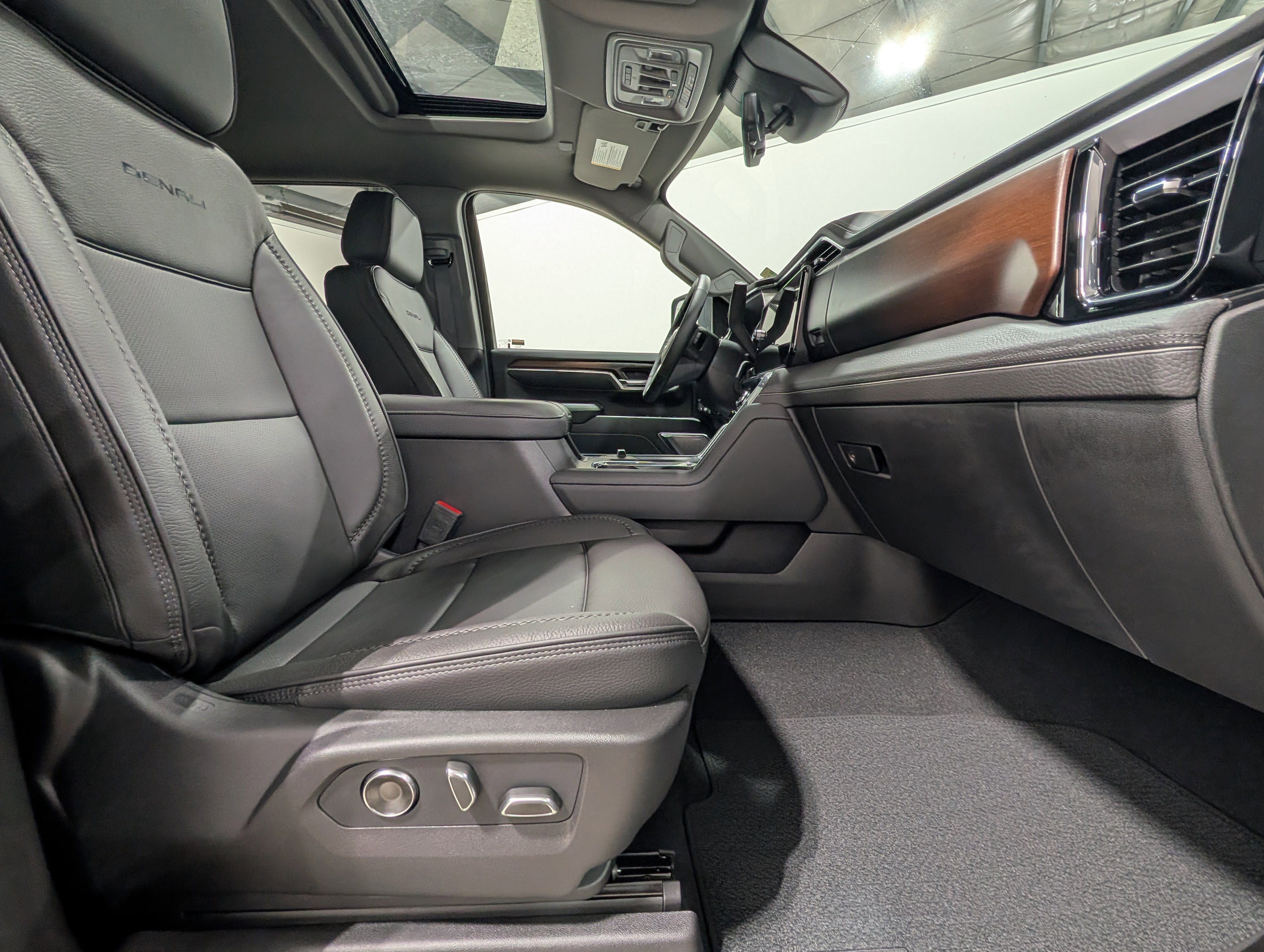 Used 2026 GMC Sierra 3500 Denali w/ Denali Reserve Package image 21