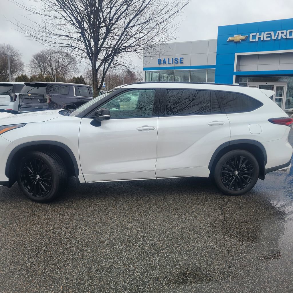 Used 2024 Toyota Highlander XSE image 2
