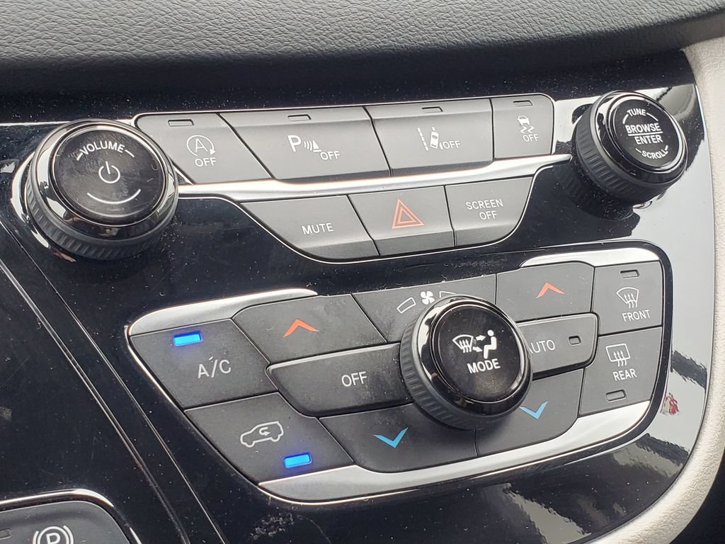 Used 2024 Chrysler Pacifica Touring-L FWD image 21