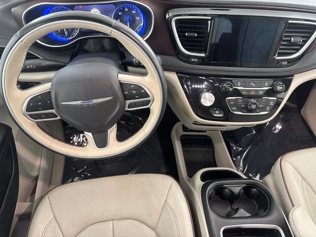 Used 2018 Chrysler Pacifica Limited FWD image 24