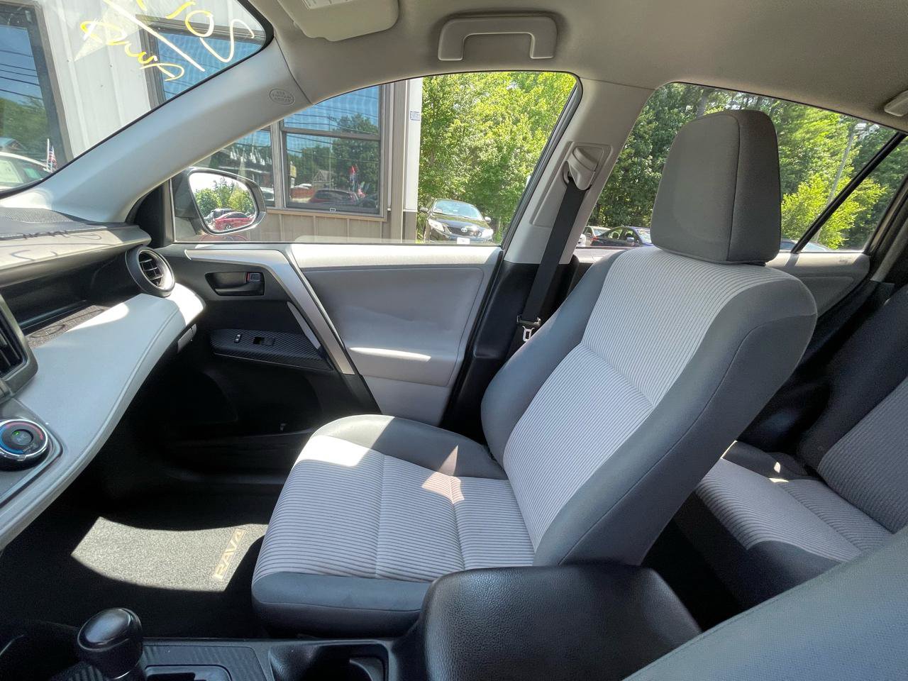 Used 2013 Toyota RAV4 LE AWD/4WD image 17