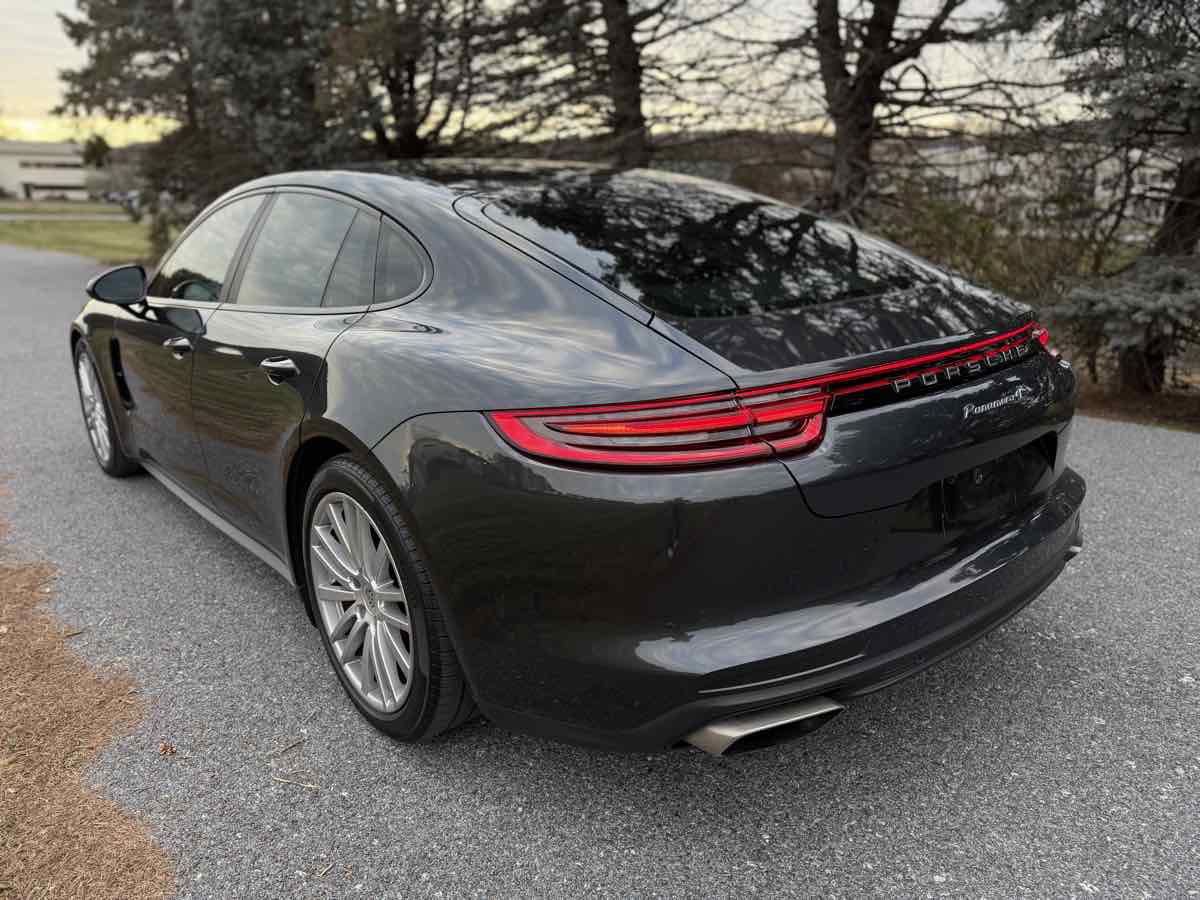 Used 2018 Porsche Panamera 4 image 5