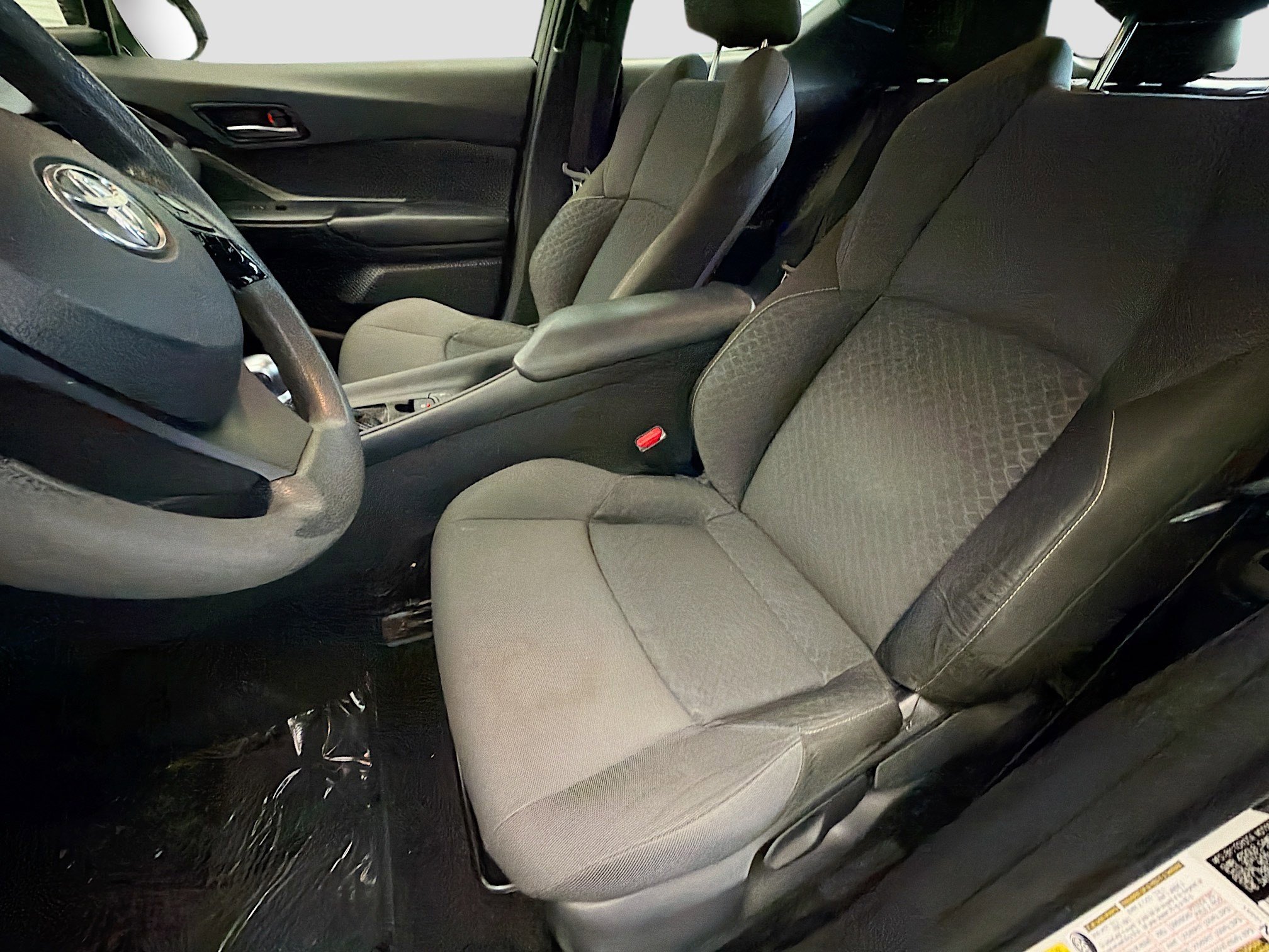 Used 2020 Toyota C-HR LE FWD image 11