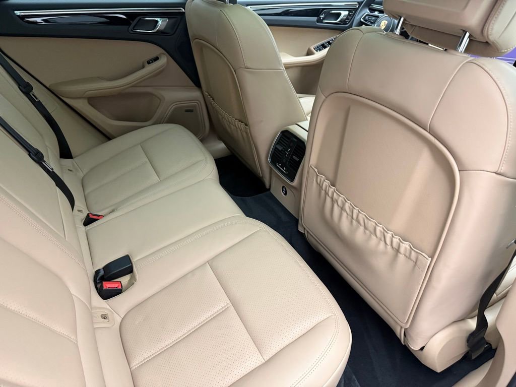 Used 2025 Porsche Macan image 31
