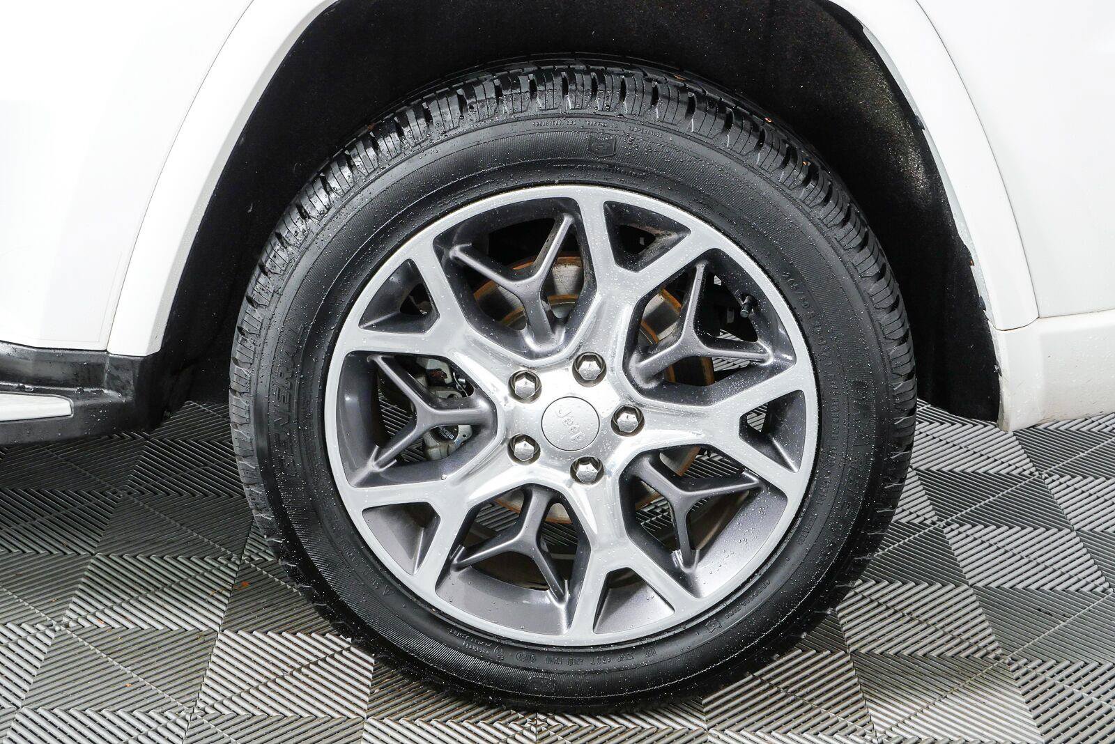 Used 2020 Jeep Grand Cherokee Overland RWD image 7