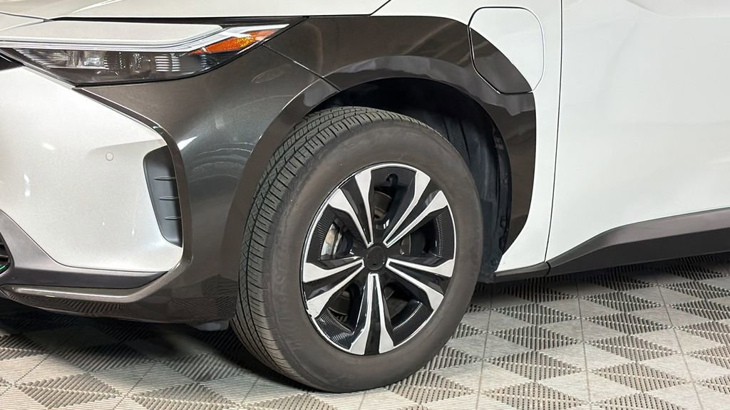 Used 2025 Toyota bZ4X AWD w/ Weather Package image 4
