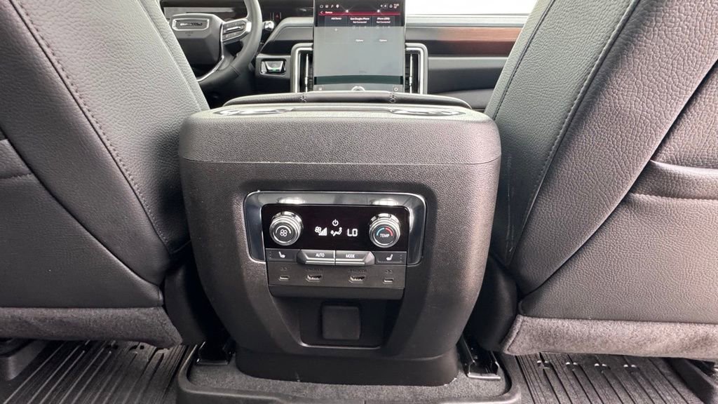 Used 2025 GMC Yukon Denali w/ Advanced Technology Package image 17