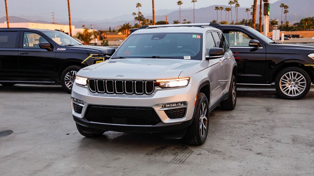 Certified 2024 Jeep Grand Cherokee Limited image 4