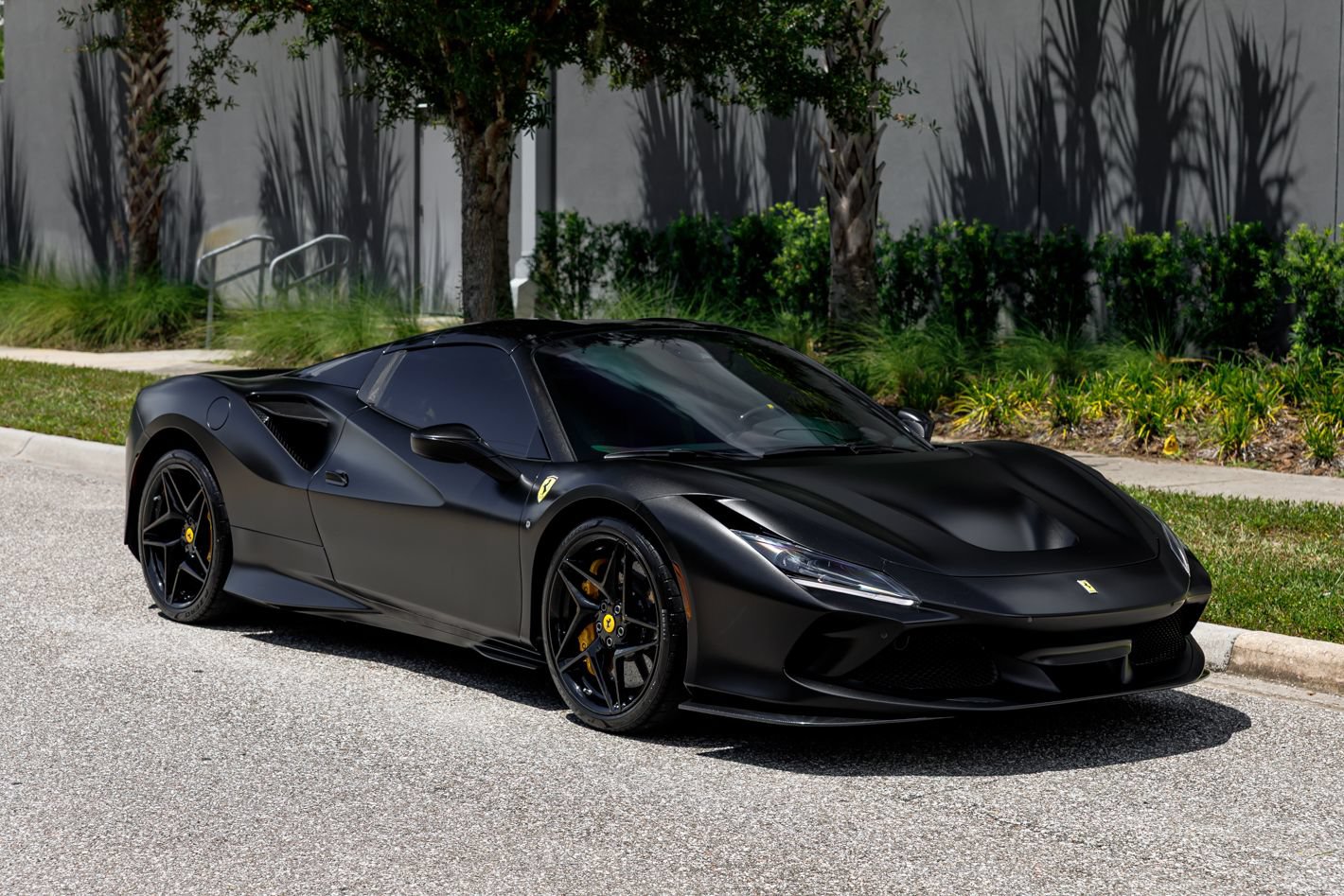 Used 2022 Ferrari F8 Tributo RWD image 3
