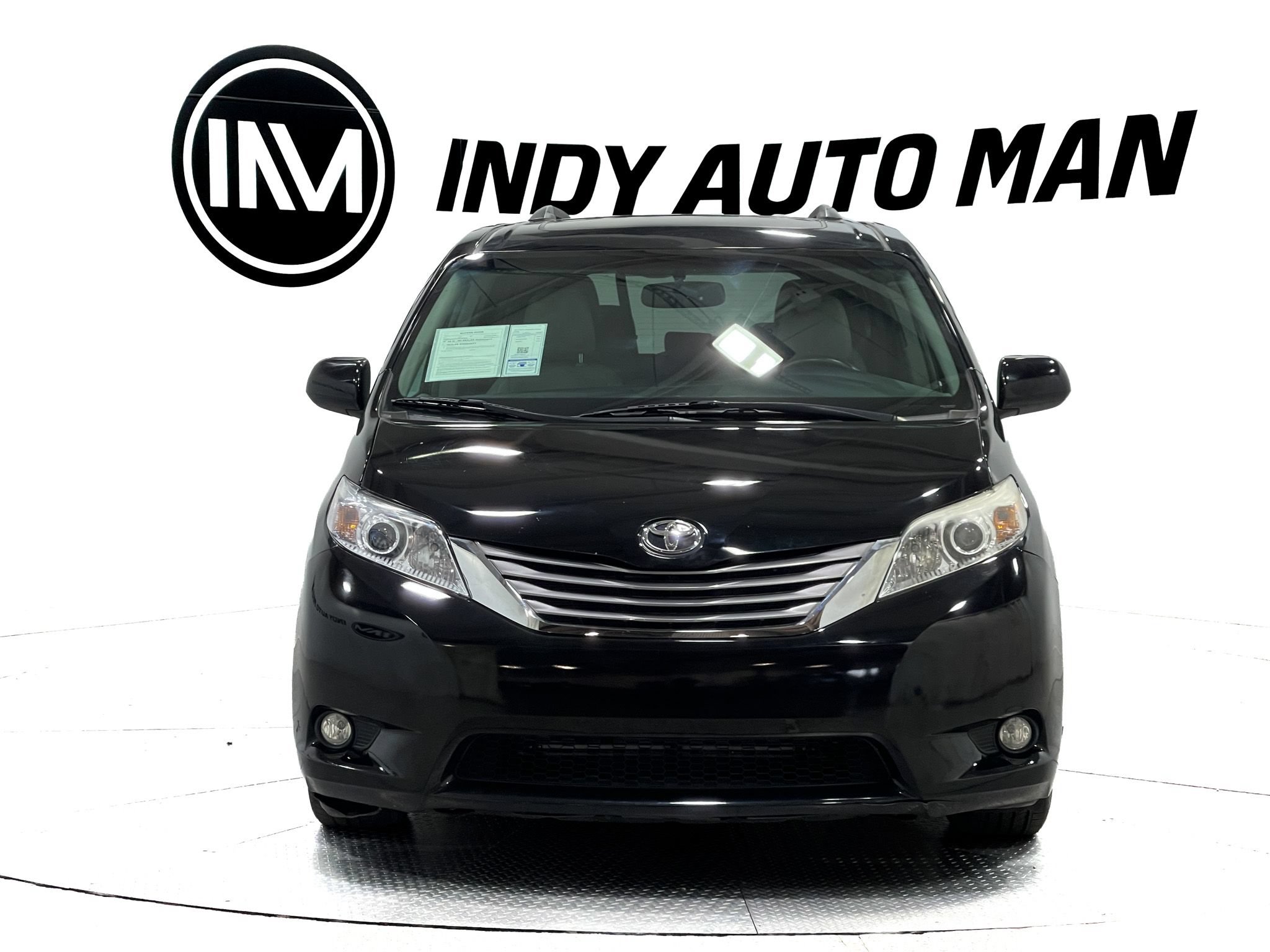 Used 2017 Toyota Sienna XLE w/ XLE Navigation Package FWD image 9