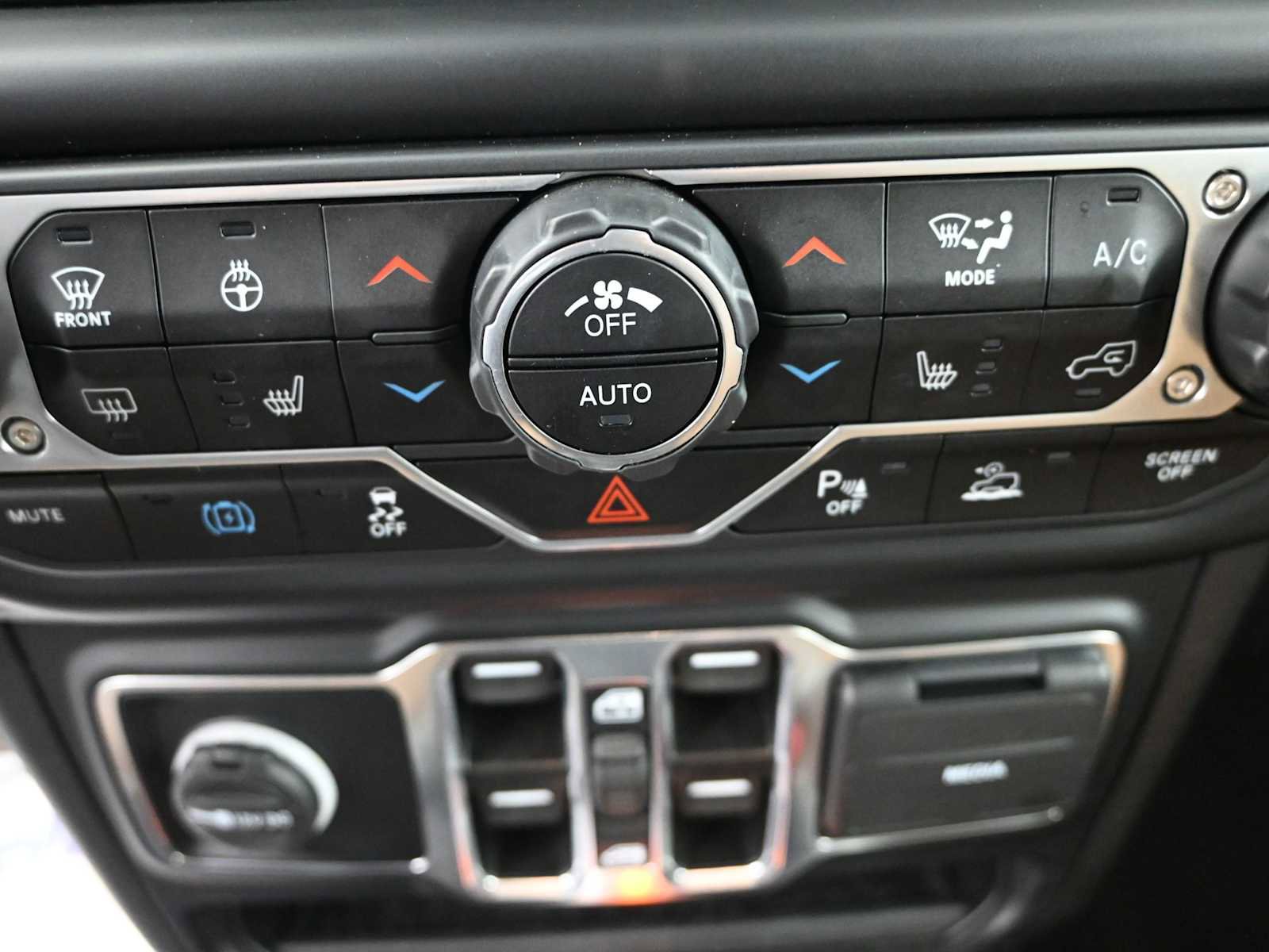 Used 2023 Jeep Wrangler Sahara w/ Cold Weather Group image 14