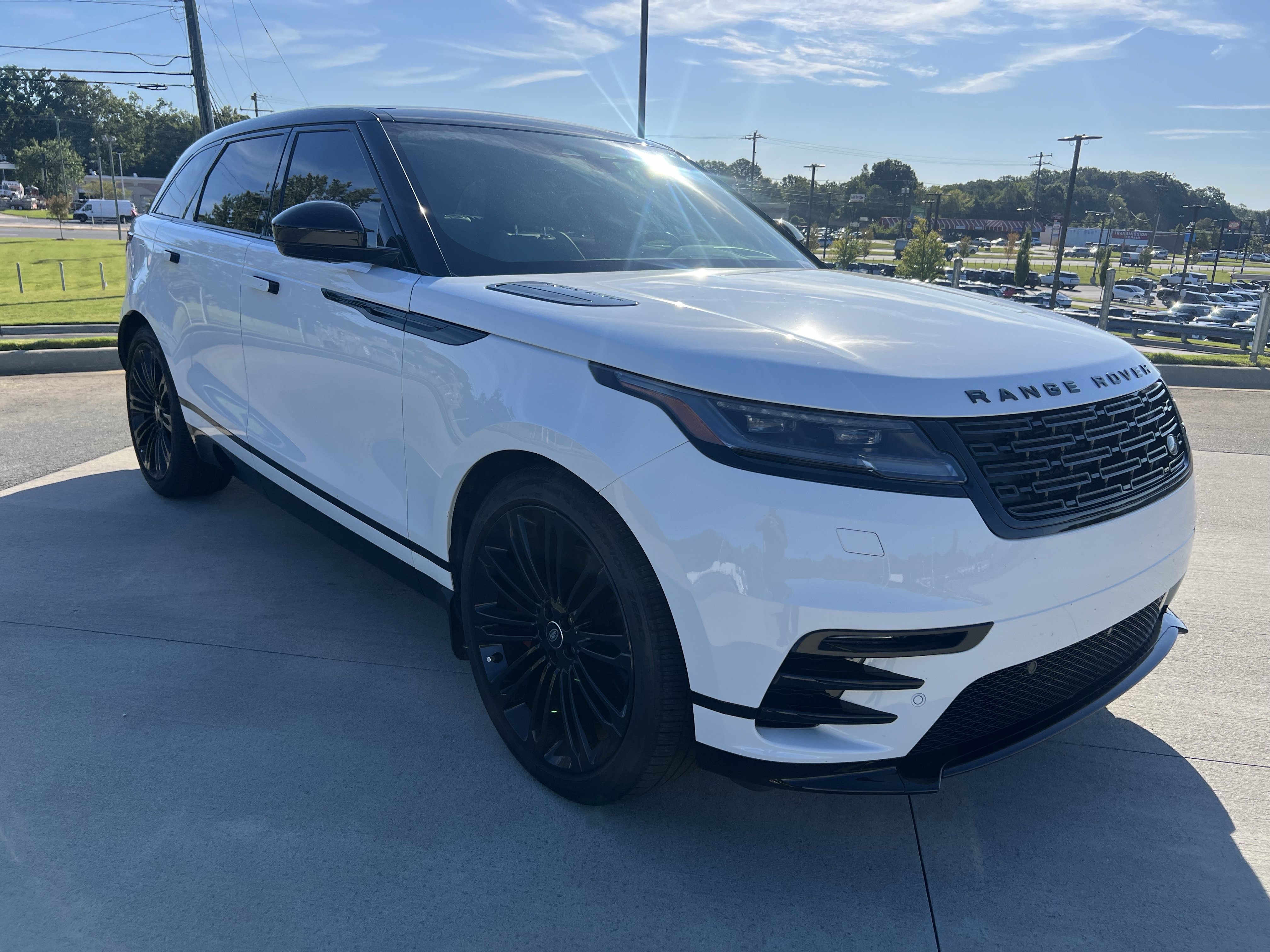 Used 2024 Land Rover Range Rover Velar Dynamic SE image 9