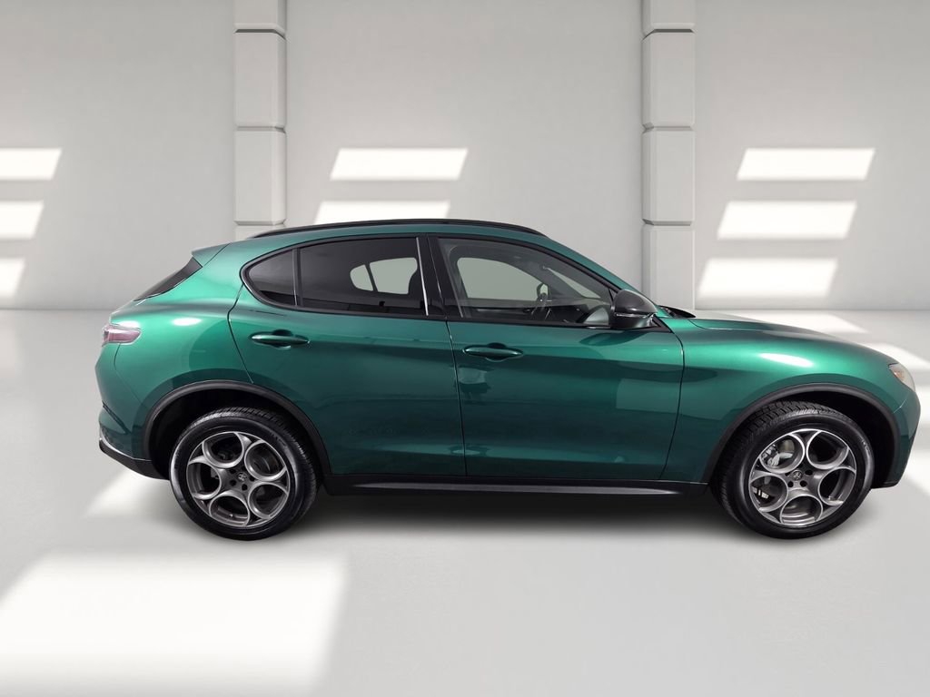 New 2025 Alfa Romeo Stelvio Sprint w/ Convenience Package image 4