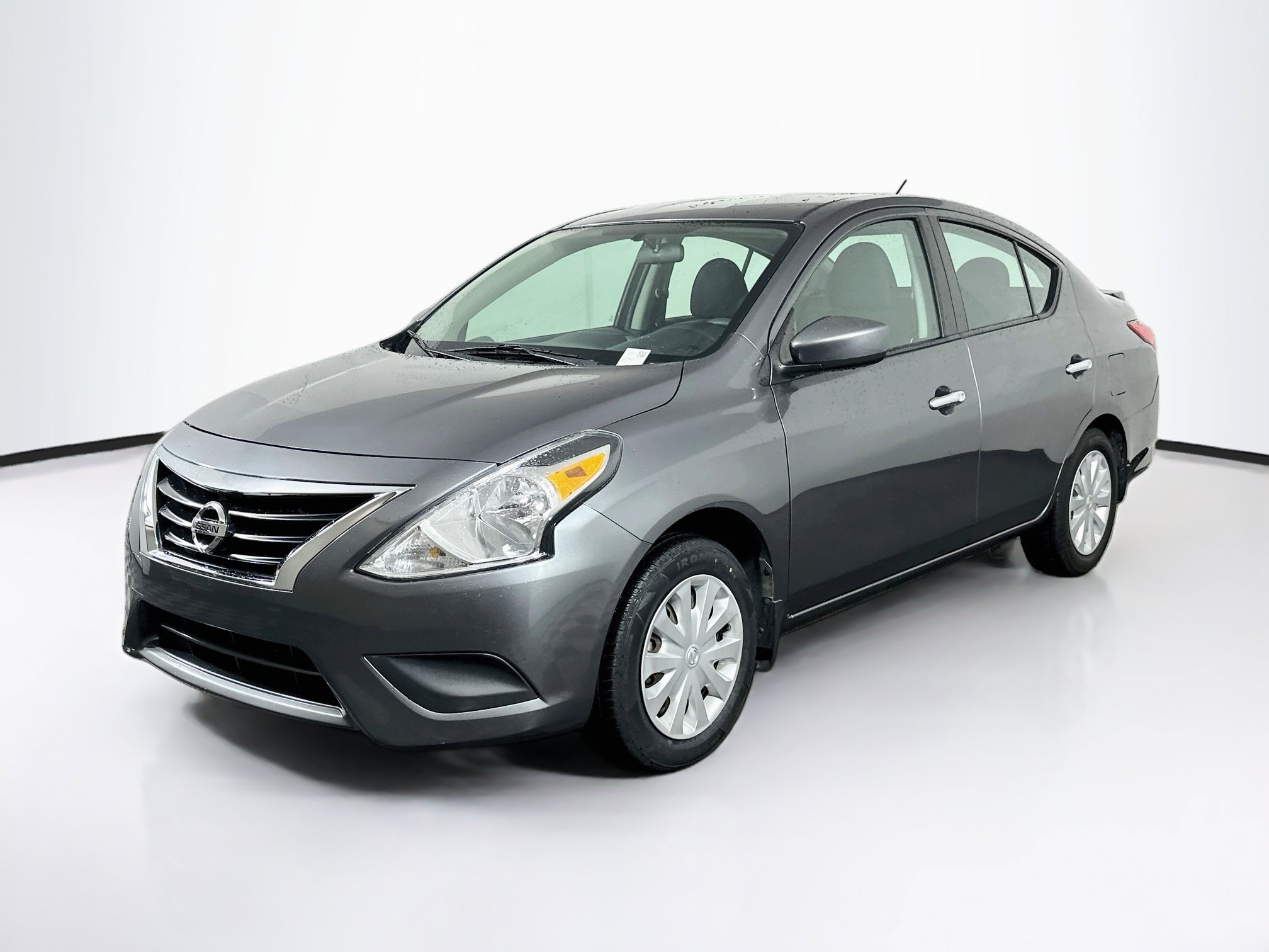 Used 2018 Nissan Versa SV FWD image 3