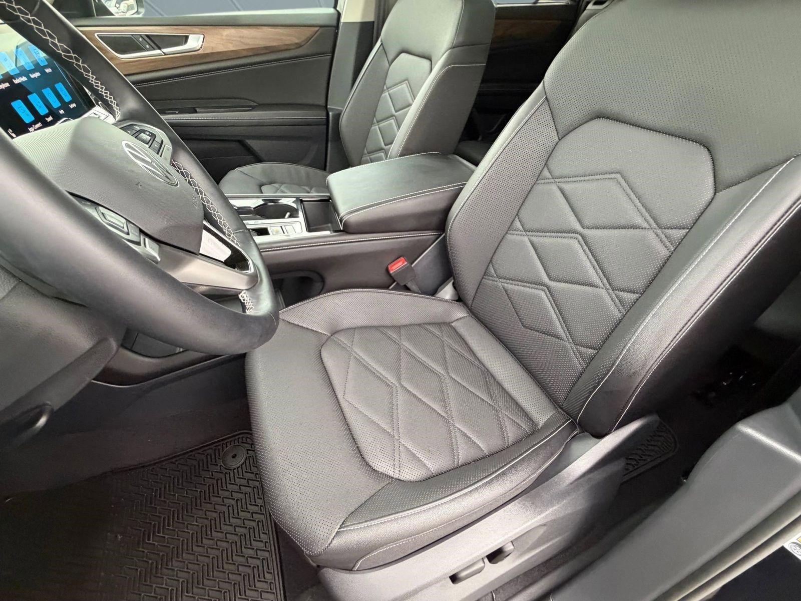 Used 2025 Volkswagen Atlas SE w/ Panoramic Sunroof Package FWD image 21