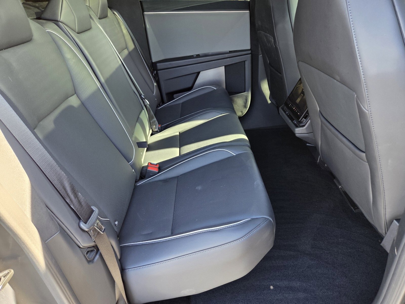 Used 2025 Tesla Cybertruck AWD Crew Cab image 14