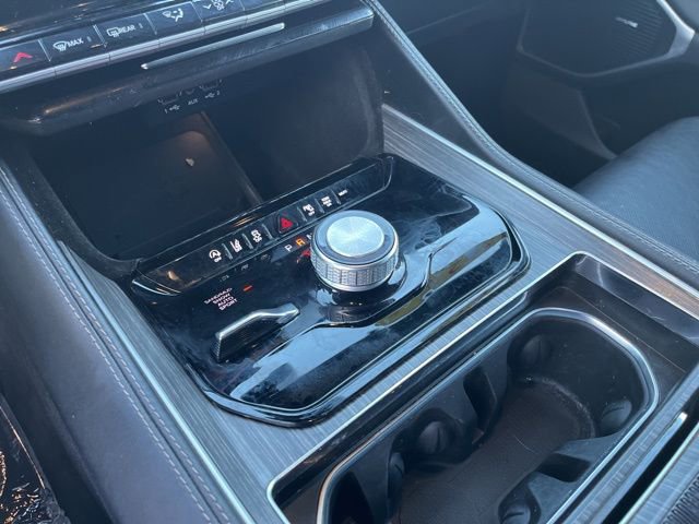 Used 2024 Jeep Wagoneer L Series II w/ Flexible Seating Group AWD/4WD image 27