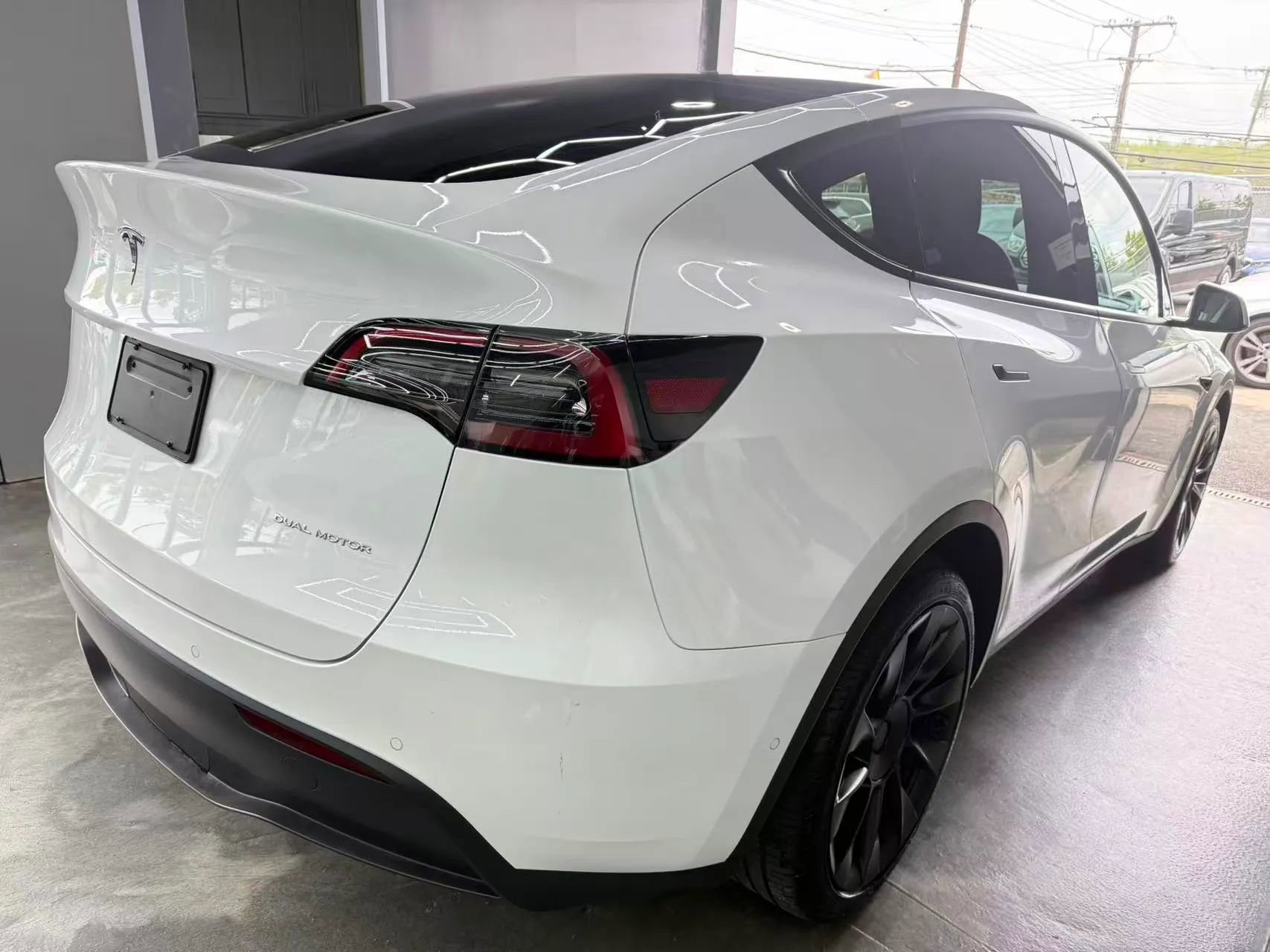 Used 2022 Tesla Model Y Long Range image 2