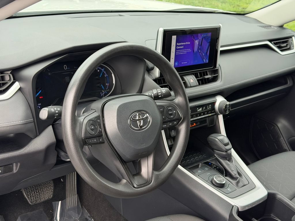 Used 2025 Toyota RAV4 XLE AWD/4WD image 21