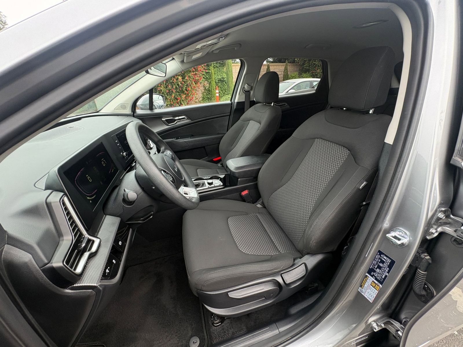 Used 2025 Kia Sportage LX image 35