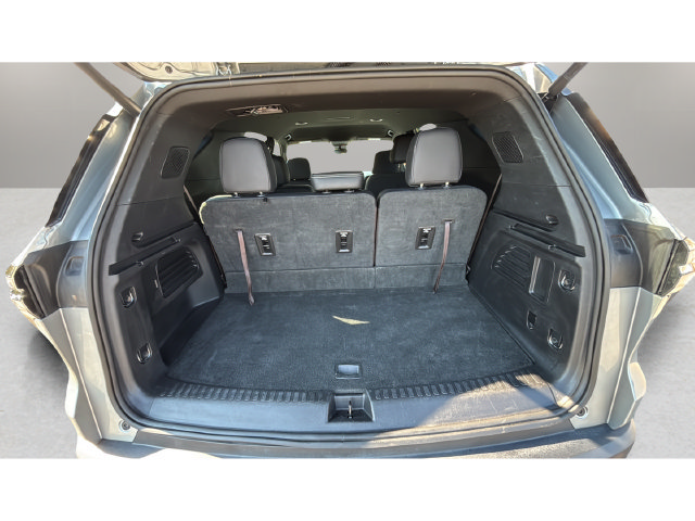 Used 2025 Chevrolet Traverse LT AWD/4WD image 31