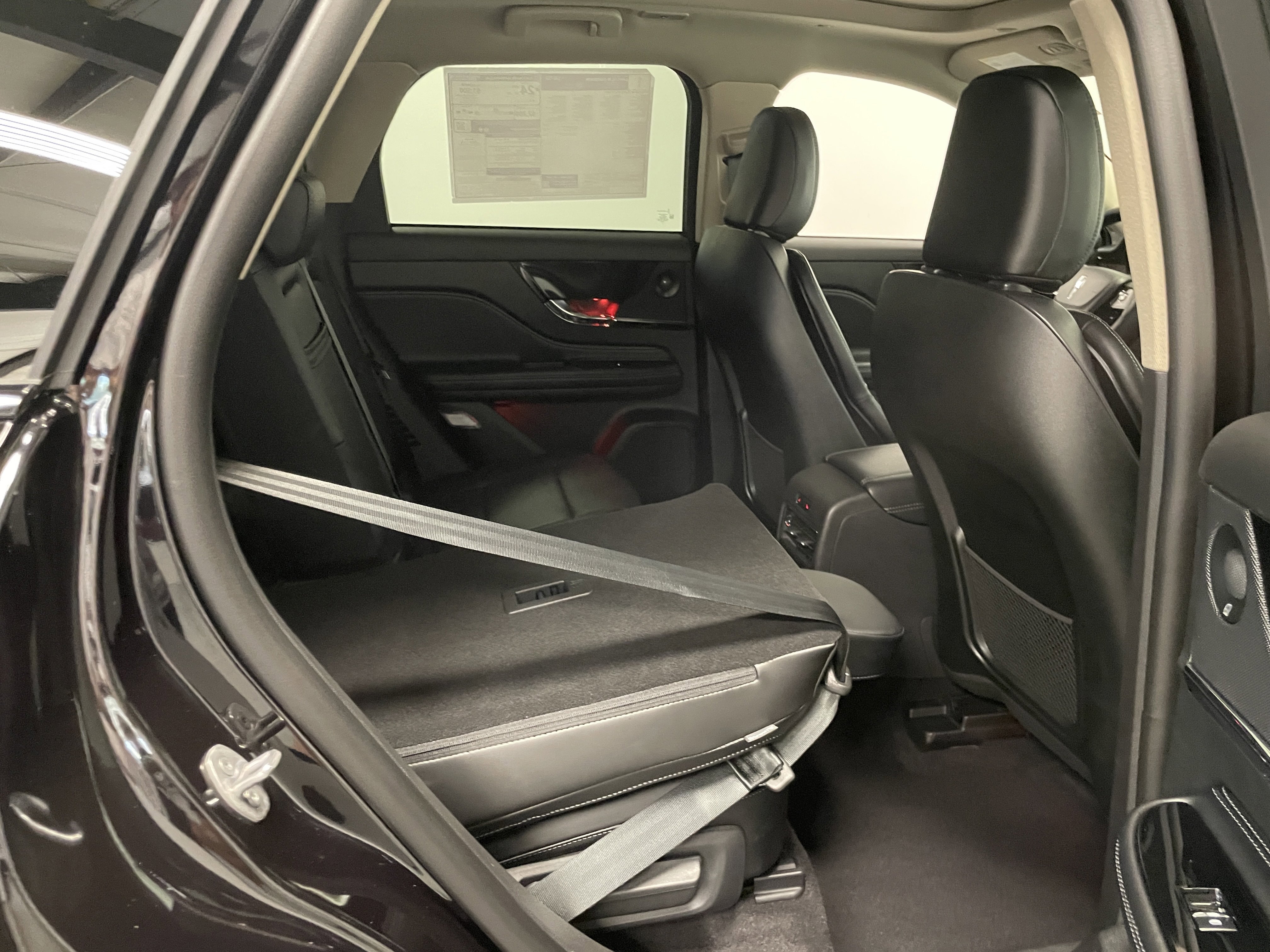 New 2025 Lincoln Corsair Reserve w/ Equipment Group 202A image 27