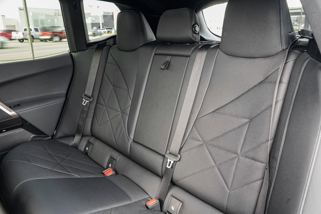 Used 2025 BMW iX xDrive50 w/ Premium Package image 17