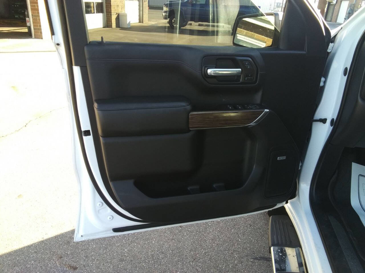 Used 2020 Chevrolet Silverado 1500 High Country w/ Technology Package image 21