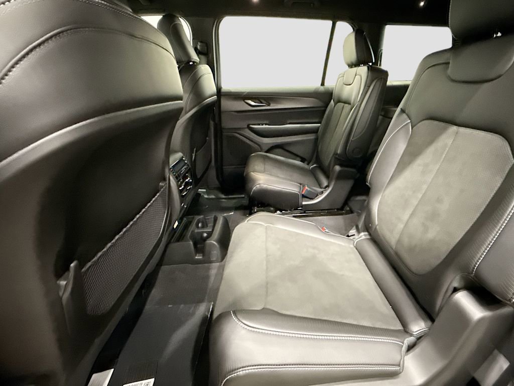 New 2025 Jeep Grand Cherokee L Altitude image 11