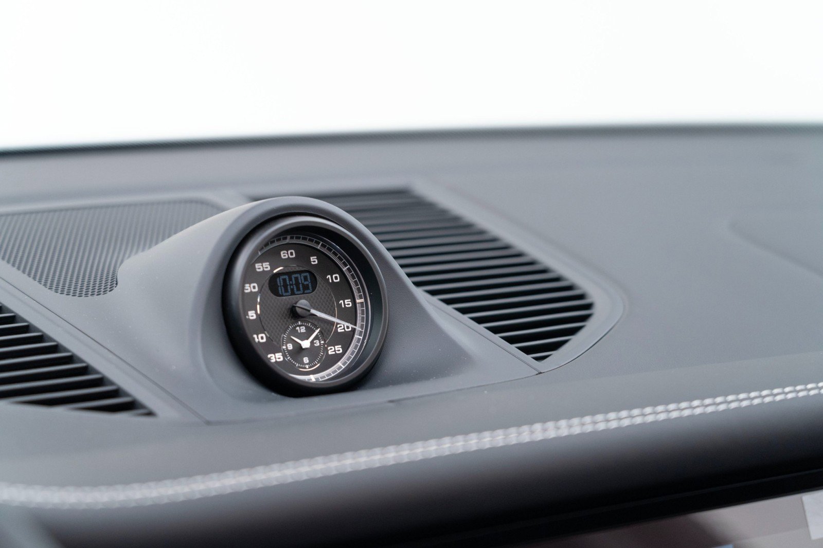 New 2025 Porsche Macan Turbo image 26