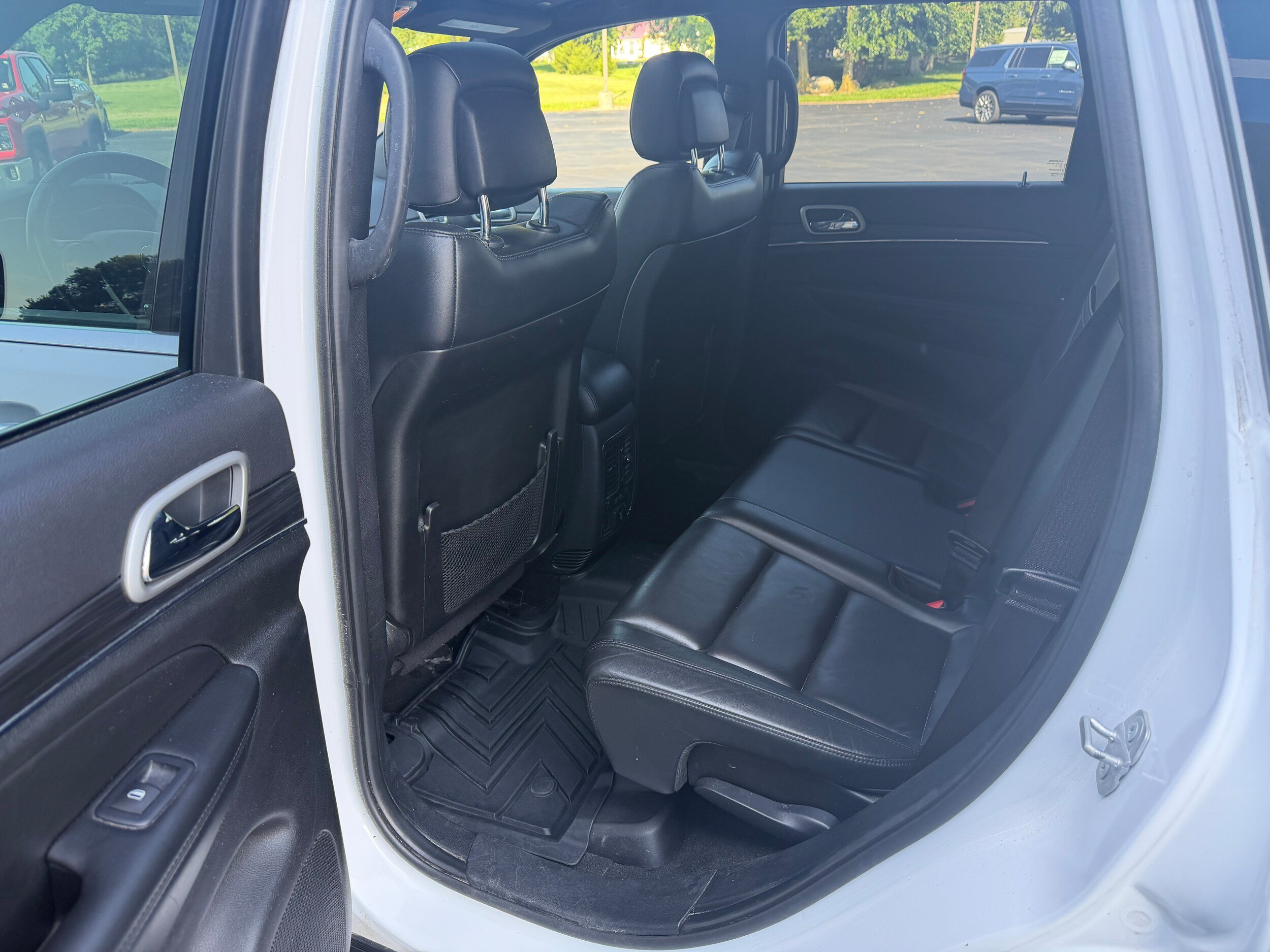 Used 2022 Jeep Grand Cherokee Limited AWD/4WD image 21