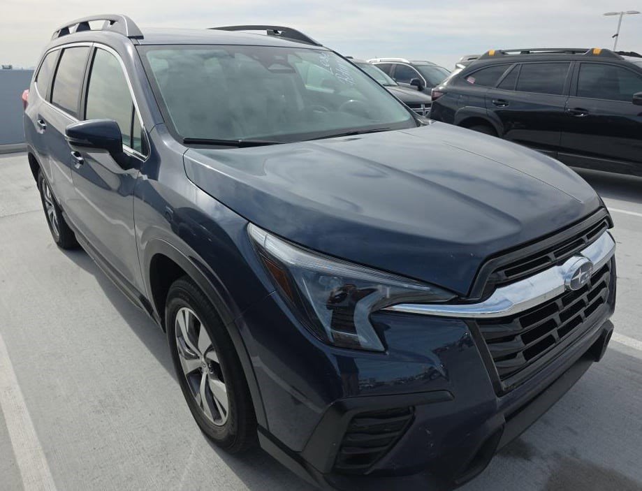 Used 2023 Subaru Ascent Premium w/ Convenience Package image 3