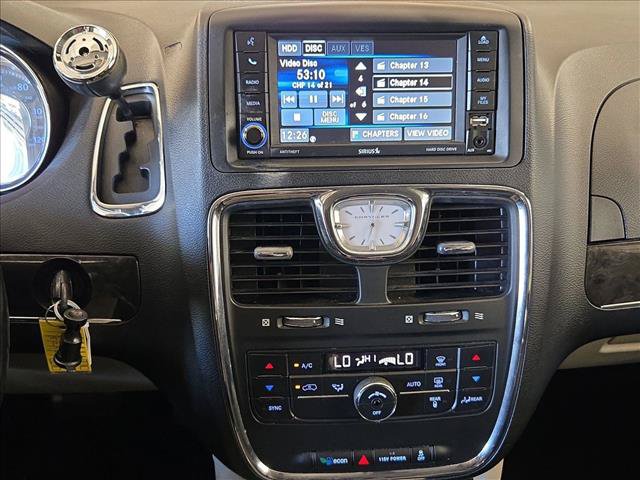 Used 2016 Chrysler Town & Country Touring FWD image 13