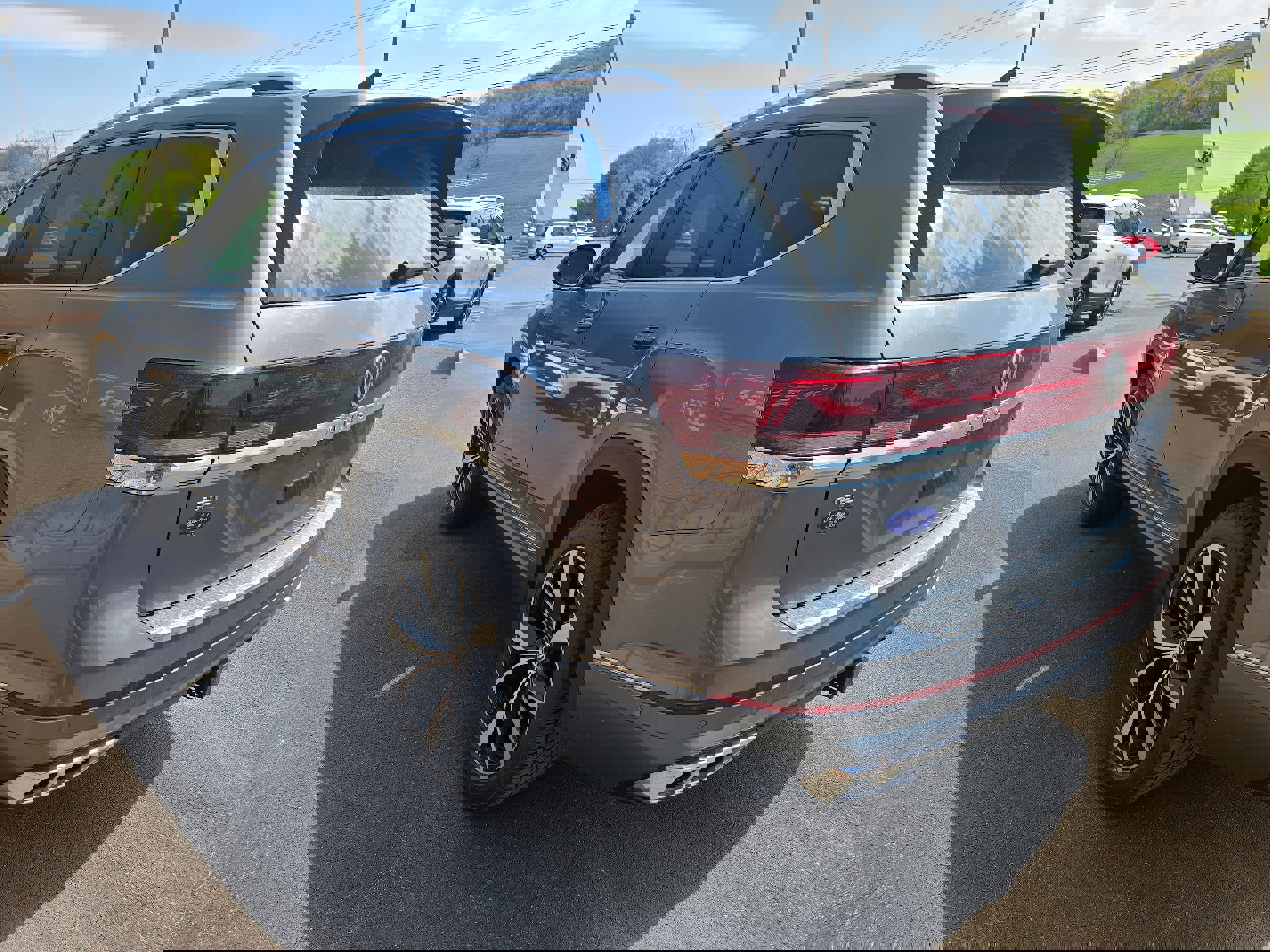 Used 2024 Volkswagen Atlas SEL Premium R-Line AWD/4WD image 5