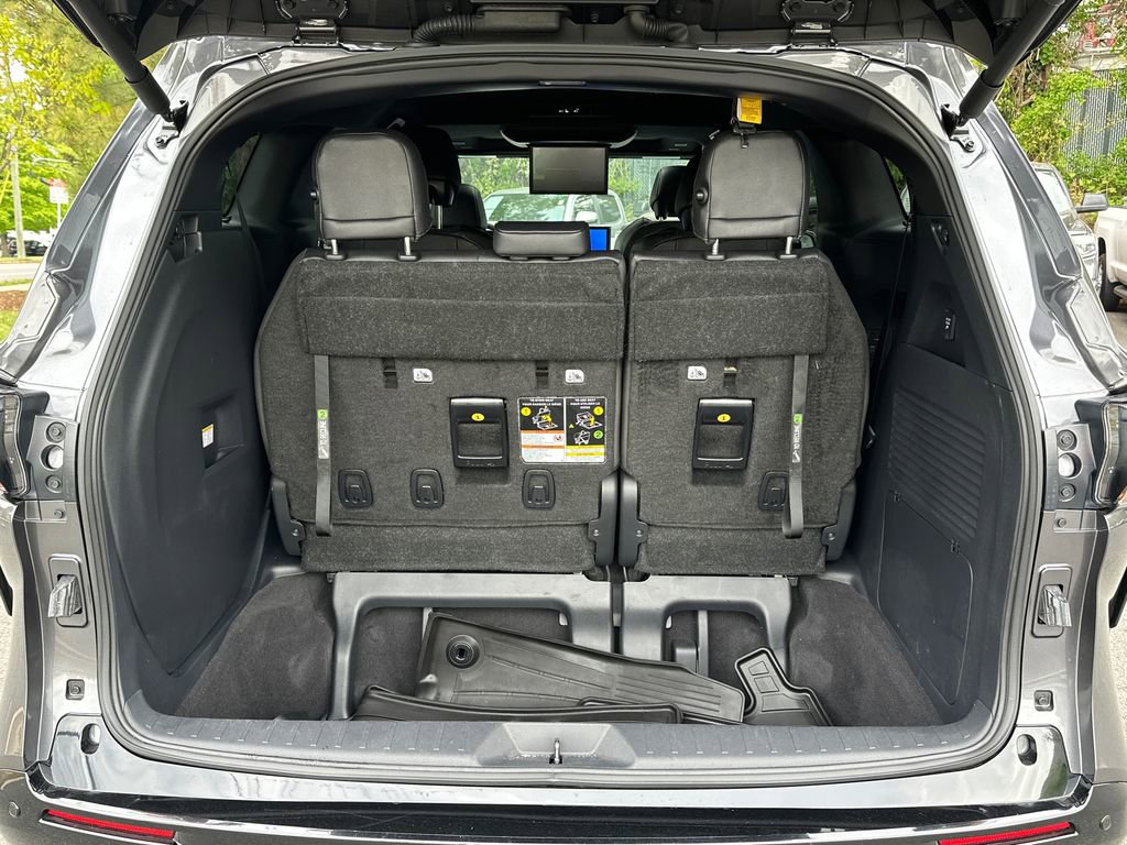 Used 2025 Toyota Sienna Platinum AWD/4WD image 6