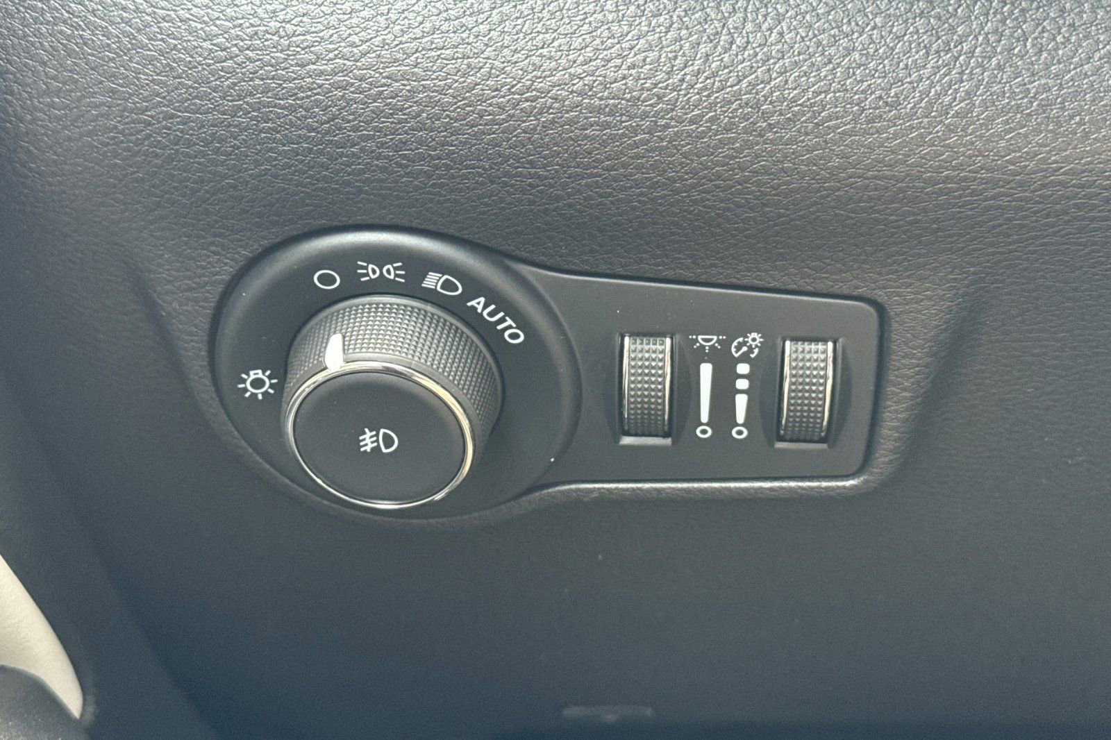 Used 2022 Jeep Compass Limited w/ Elite Group image 33